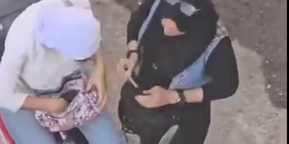 ضبط فتاتين ظهرتا في فيديو لتعاطي المواد المخدرة بالإسكندرية