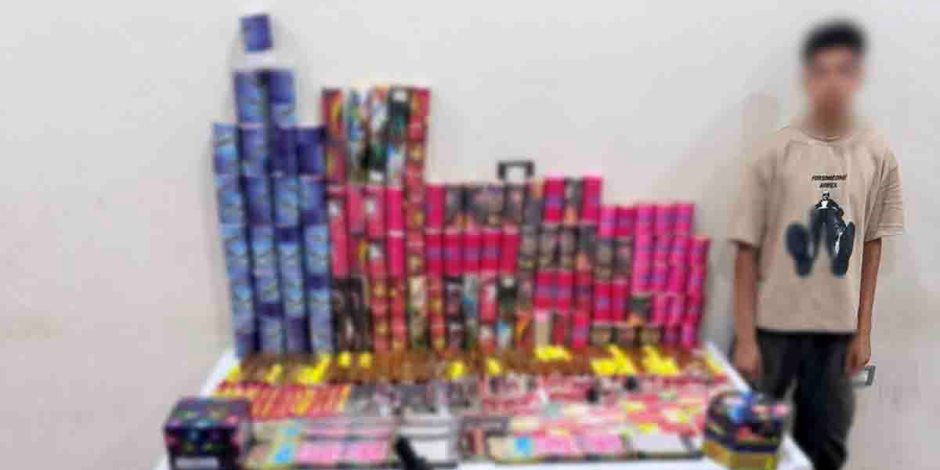 ضبط طالب روّج لبيع الألعاب النارية عبر مواقع التواصل في قنا