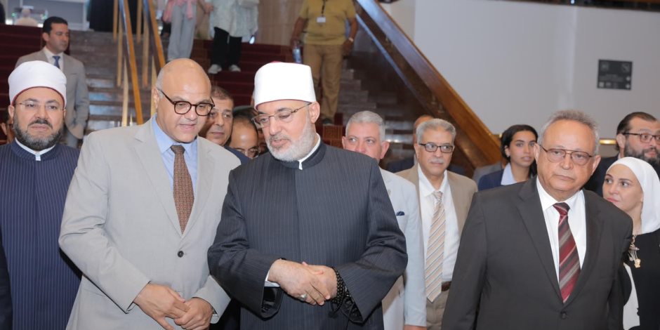"لقاء مع فضيلة المفتي" على هامش معرض مكتبة الإسكندرية للكتاب 