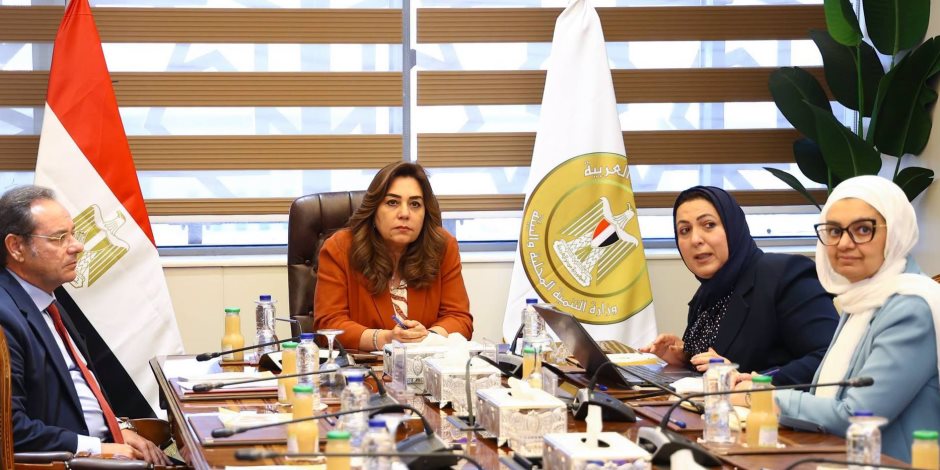 وزيرة التنمية المحلية تناقش مخرجات مشاركة مصر بمشروع الاقتصاد الأزرق المستدام