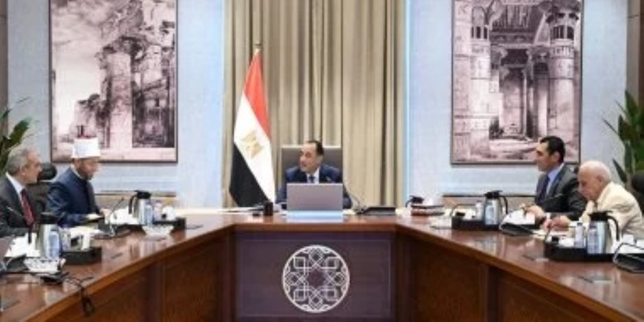 رئيس الوزراء يناقش الحلول المقترحة لأرض نادى الزمالك التابعة للأوقاف