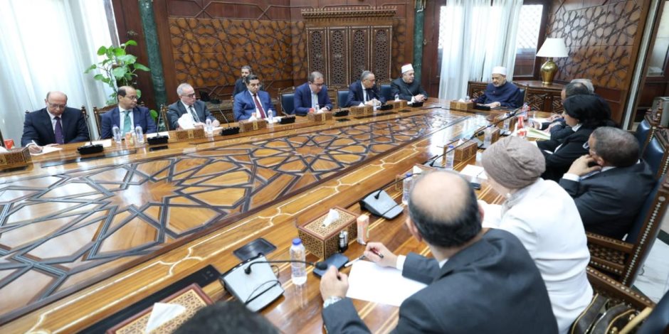 «الطيب» يستقبل سفراء مصر الجدد في 48 دولة.. ويؤكد: الأزهر أحد أبرز روافد القوة الناعمة المصرية