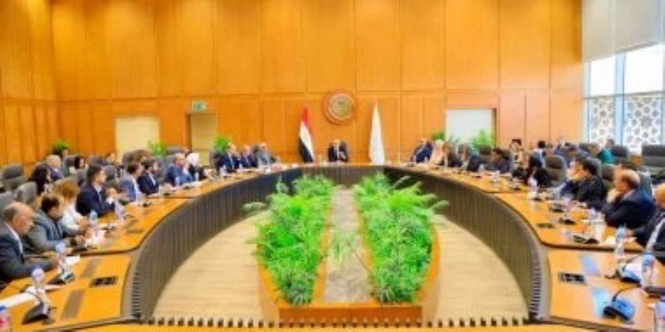 وزير التعليم يلتقى أصحاب المدارس الدولية ويوجه بإعلان المصروفات قبل شهر أغسطس