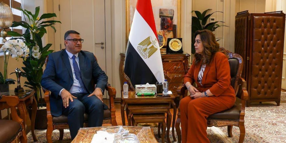وزيرة التنمية المحلية ومحافظ قنا يستعرضان مشروعات التنمية المستدامة.. وتوجيهات بالإسراع في تنفيذ «حيّنا» وتطوير منظومة المخلفات