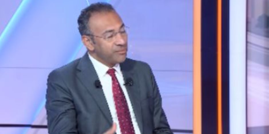 أستاذ للنقد الأدبي: الذكاء الاصطناعي يفرض تحديات جديدة أمام اللغة العربية