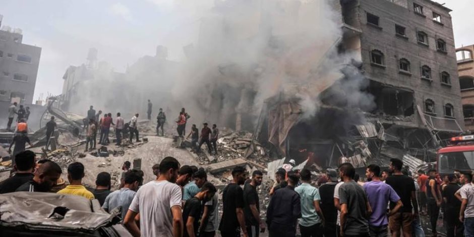 عدوان إسرائيلي جديد.. شهداء وجرحى في غزة واعتداءات متزامنة تطال المصلين والأطفال بالضفة