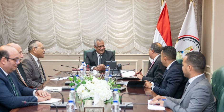 وزير الدولة للإنتاج الحربي يبحث مع "تاليس" توطين تكنولوجيا صناعة مكونات أجهزة الاتصالات وربطها بسلاسل الإمداد