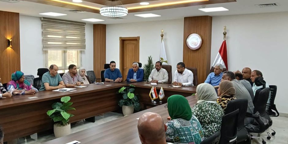 وزيرة الإسكان تتابع موقف عدد من المشروعات وملفات العمل بمدينة العبور الجديدة