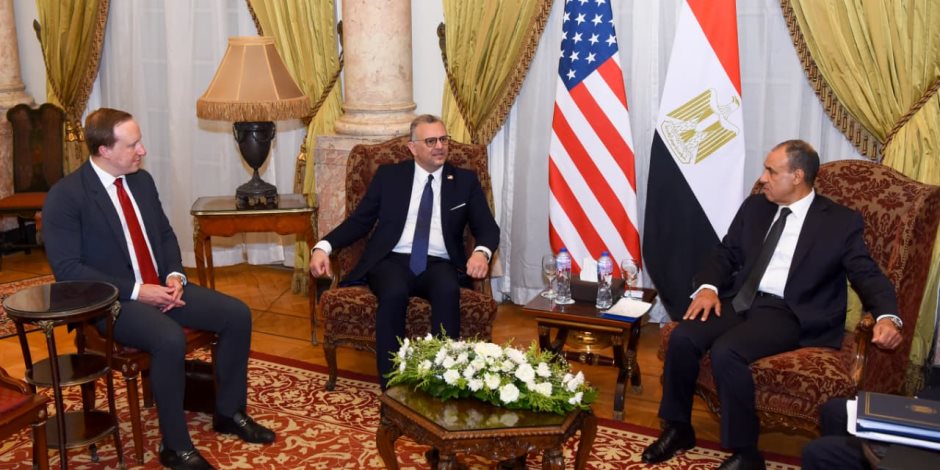 وزير الخارجية يستقبل كبير مستشاري الرئيس الأمريكي للشؤون العربية والأفريقية لبحث التطورات الإقليمية