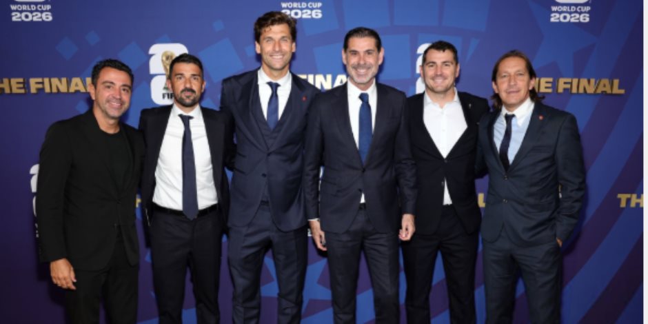 بالصور.. أساطير إسبانيا والأرجنتين يصلون إلى ملعب نهائي كأس العالم
