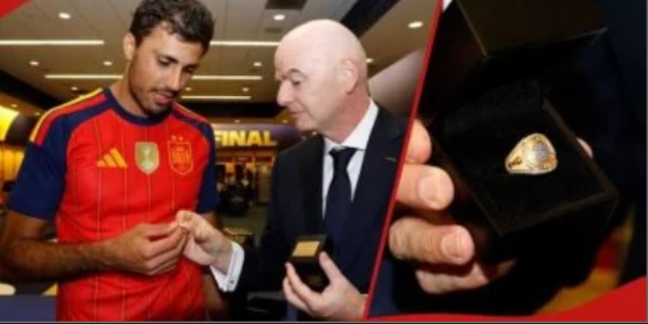 رئيس الاتحاد الدولي يسلم لاعبي إسبانيا أول خواتم للأبطال في كأس العالم 