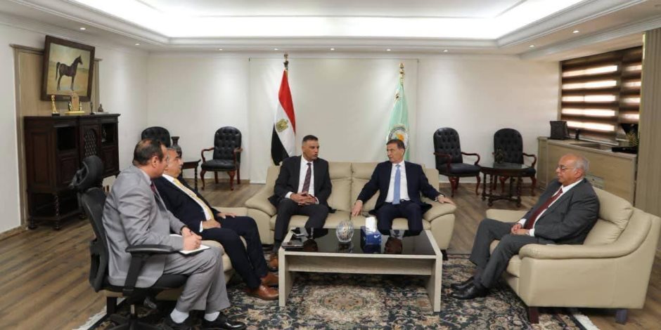 وزير الزراعة يبحث مع محافظ جنوب سيناء التوسع في زراعات النخيل والزيتون ودعم التجمعات التنموية 