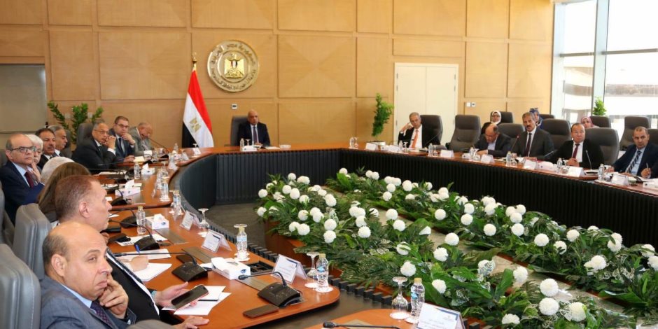 وزير الكهرباء والطاقة المتجددة يتابع مجريات تنفيذ خطة العمل لرفع كفاءة استخدام الطاقة