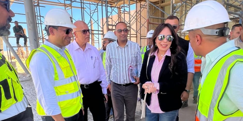 وزيرة الإسكان تتفقد مشروع تطوير منطقة "علم الروم"