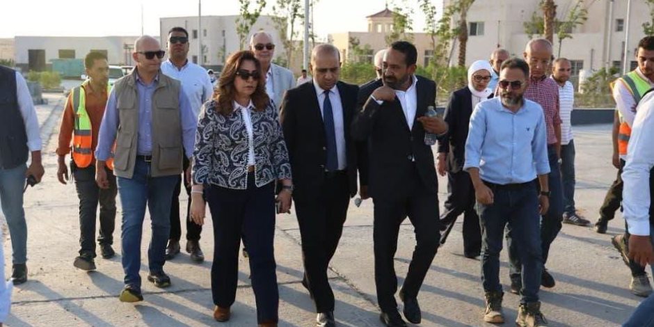 وزيرة التنمية المحلية والبيئة تتفقد المدينة المتكاملة لمعالجة المخلفات بالعاشر من رمضان