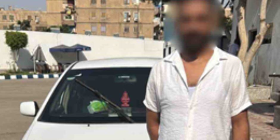 ضبط قائد سيارة أجرة لآدائه حركات استعراضية بسيارته أعلى كوبري بالقاهرة