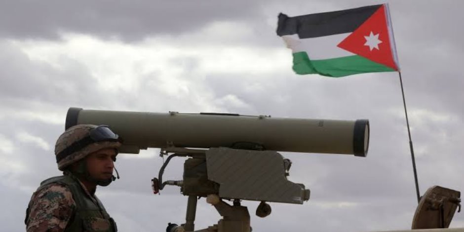 الدفاع الجوي الأردني يعترض 4 صواريخ إيرانية وتأمين مواقع السقوط في مناطق نائية....ومباحثات أردنية - أمريكية لتعزيز التعاون الدفاعي
