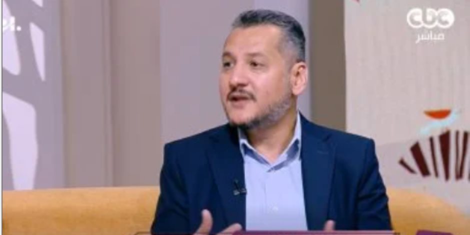 بطل واقعة الإنقاذ الجوي.. الدكتور محمد إبراهيم يروي كواليس إنقاذه ويشيد بـ"مصر للطيران"