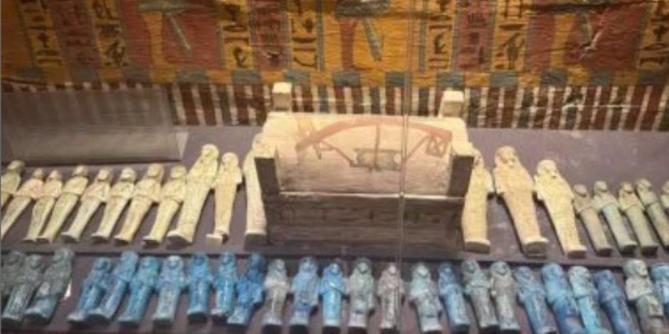 الأثار تكشف تفاصيل اكتشاف 560 تمثالا أوشابتى فى جبانة أثرية بالمنوفية