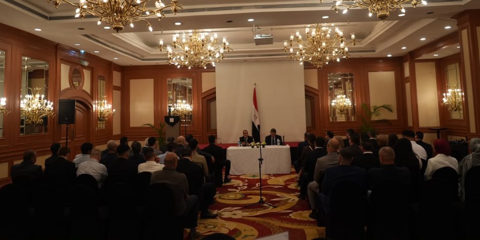 وزير الخارجية يلتقي الجالية المصرية في الفلبين ويؤكد تطوير الخدمات القنصلية وتعزيز التواصل مع المصريين بالخارج