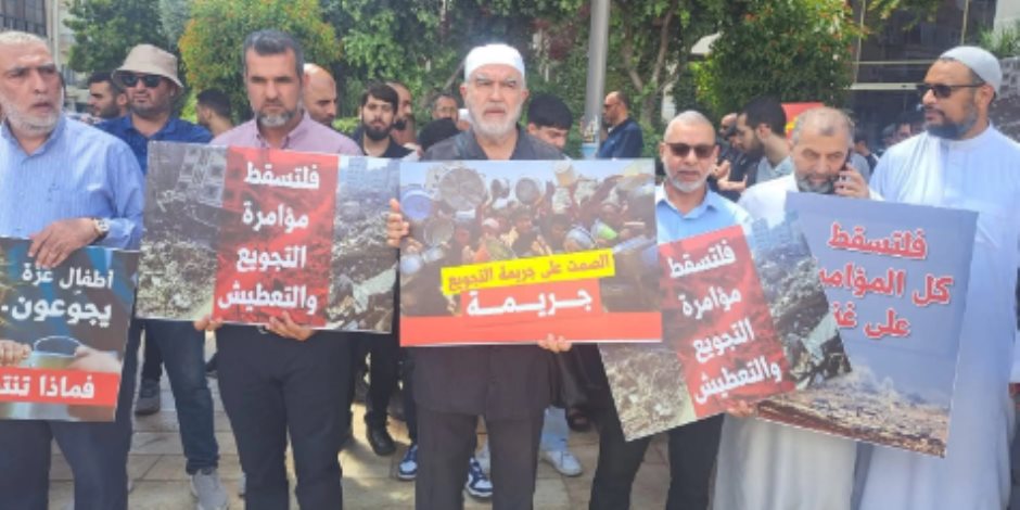تحت العلم الإسرائيلي وبأوامر الموساد.. كيف فضحت مسرحية "سفارة تل أبيب" الزواج السري بين الإخوان ونتنياهو؟ (فيديو)