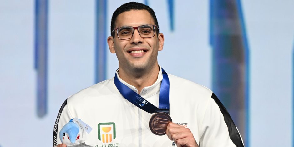 وزير الشباب والرياضة يهنئ محمد عامر بعد تتويجه ببرونزية بطولة العالم لسلاح السيف