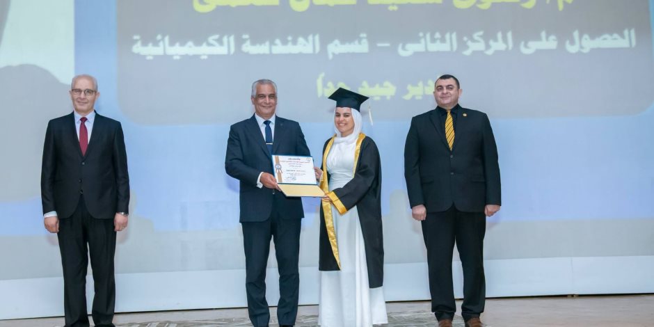 وزير الدولة للإنتاج الحربي يشهد حفل تخرج الدفعة السابعة من الأكاديمية المصرية للهندسة والتكنولوجيا المتقدمة 