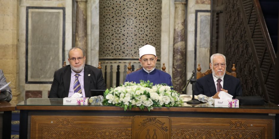 الجامع الأزهر: المجالس الحديثية حصن للتراث وختم كتابي الترمذي ترسيخٌ للتلقي المباشر عن العلماء