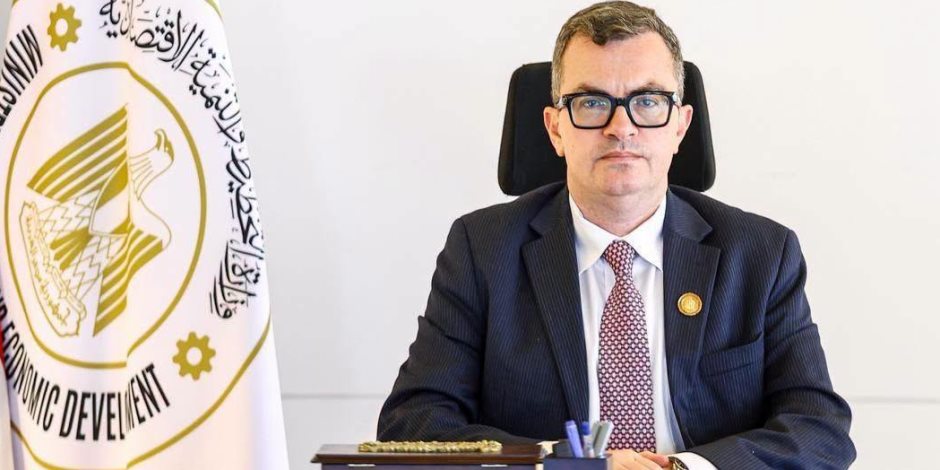 وزير التخطيط يتلقى تقريرًا حول الموقف التنفيذي للاستثمارات العامة الخضراء