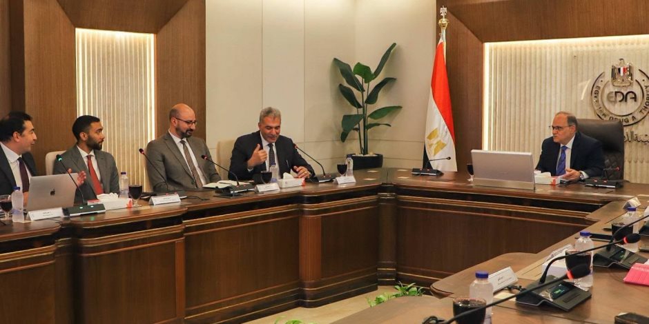 رئيس هيئة الدواء يستقبل مدير عام شركة HVD مصر وإفريقيا لتعزيز التعاون في مجال المستلزمات الطبية