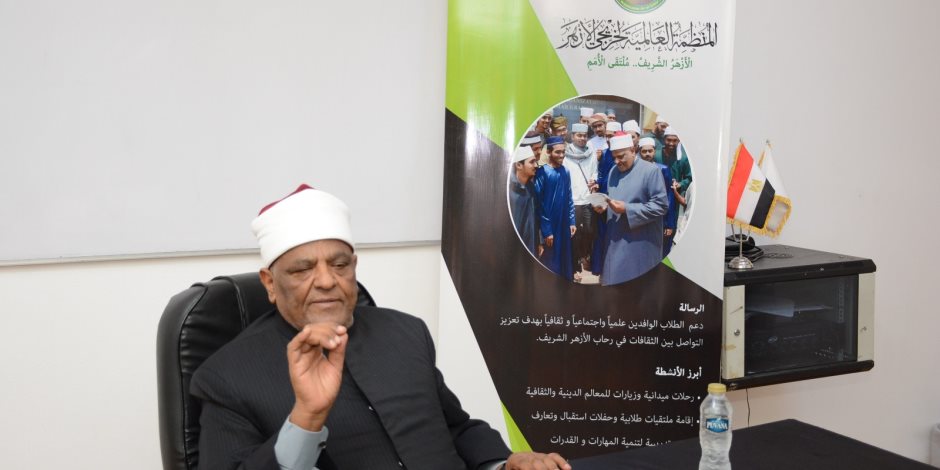 عباس شومان للطلاب الوافدين: اختلاف الفقهاء رحمة بالأمة.. واقتصر على المسائل الاجتهادية لا أصول الدين