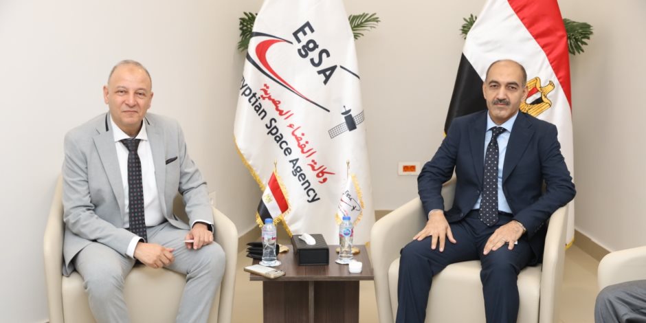 الرئيس التنفيذي لوكالة الفضاء المصرية يستقبل رئيس الجامعة المصرية اليابانية للعلوم والتكنولوجيا لبحث التعاون المشترك
