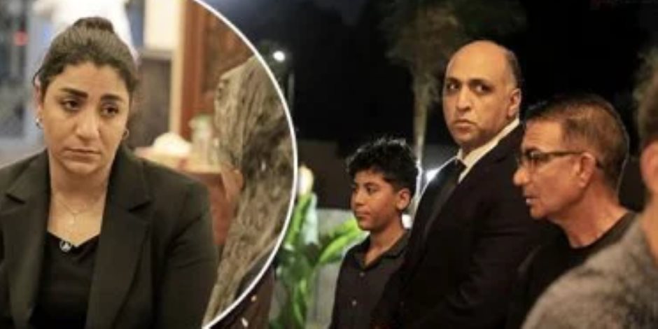 الزميلة دينا عبد العليم تتلقى واجب العزاء في والدها بمسجد الشرطة (صور)