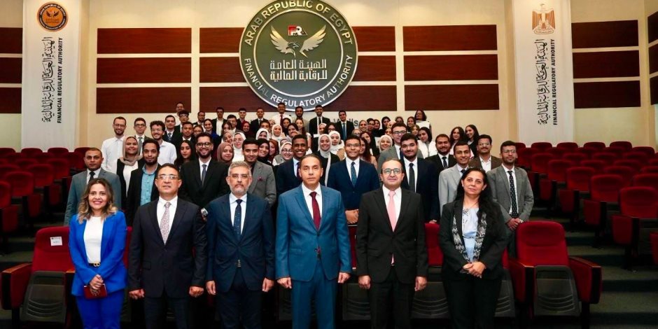  رئيس الرقابة المالية يستقبل الطلاب المميزين في منحة التدريب الصيفي بالهيئة