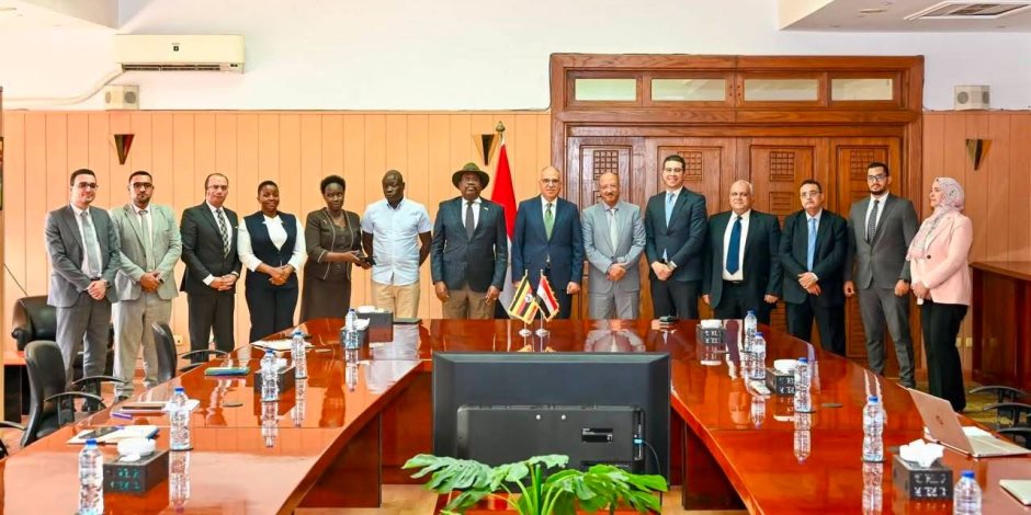 وزير الري يلتقي مع الوفد الأوغندي المشارك في اجتماع اللجنة التوجيهية المشتركة للمشروع المصري الأوغندي