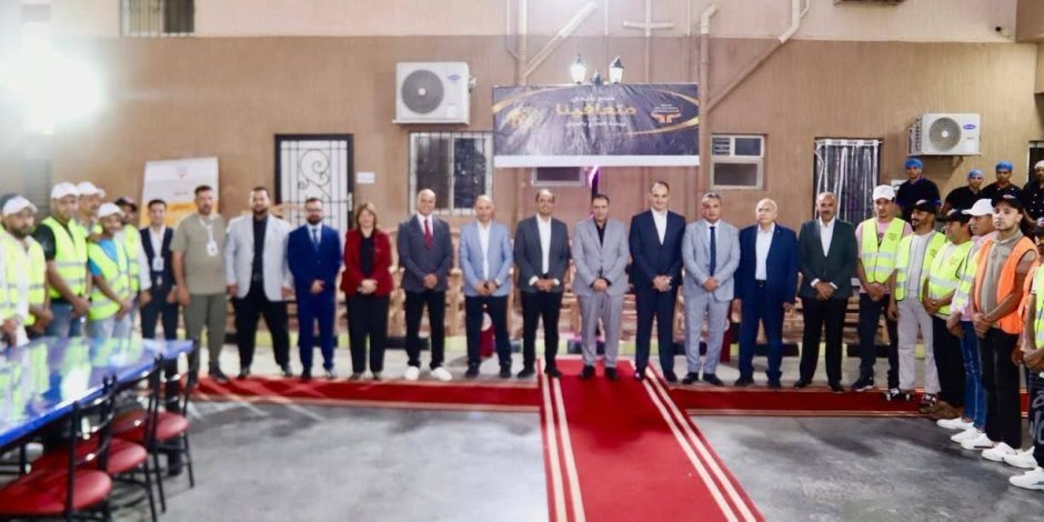 محافظ دمياط وصندوق مكافحة الإدمان يتفقدان معرض منتجات المتعافين المصنوعة بأياديهم