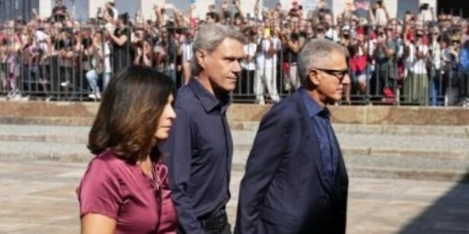 باجيو وفان باستن وكوستاكورتا يودعون باريزي أسطورة ميلان والكرة الإيطالية في جنازة مهيبة.. صور