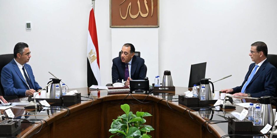 رئيس الوزراء يتابع جهود توافر المخزون الاستراتيجي من السلع والمنتجات الأساسية