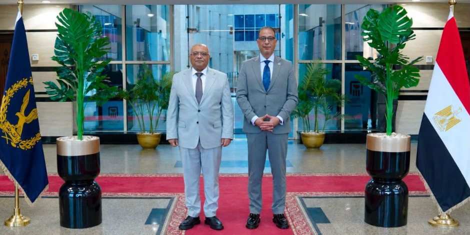 محافظ الجيزة يهنئ مدير أمن الجيزة بتوليه مهام منصبه الجديد