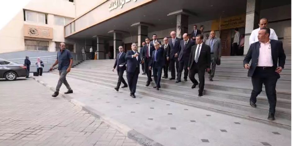 وزير العدل يجري زيارة مفاجئة لمحكمة شمال القاهرة الابتدائية للوقوف على انتظام العمل ومراجعة الإجراءات التنظيمية