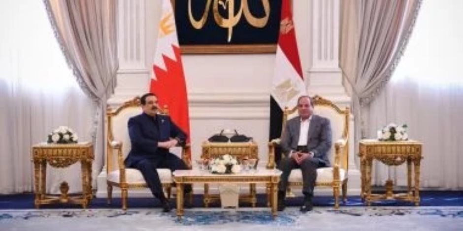 ملك البحرين يؤكد تضامن بلاده مع مصر فى كل ما تتخذه من إجراءات لصون أمنها