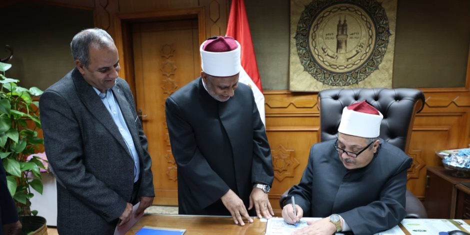 الشيخ أيمن عبد الغني يعتمد نتيجة الدور الثاني للشهادة الثانوية الأزهرية لمعاهد فلسطين بنسبة نجاح 97.7%