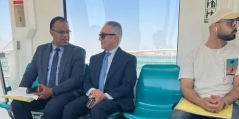 وزير العدل يستقل المونوريل إلى مدينة العدالة الجديدة ويؤكد: من أهم المشاريع القومية