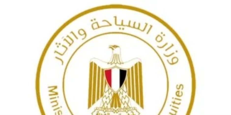 السياحة توضح حقيقة فيديو متداول حول إدخال العلم المصري لمنطقة آثار سقارة