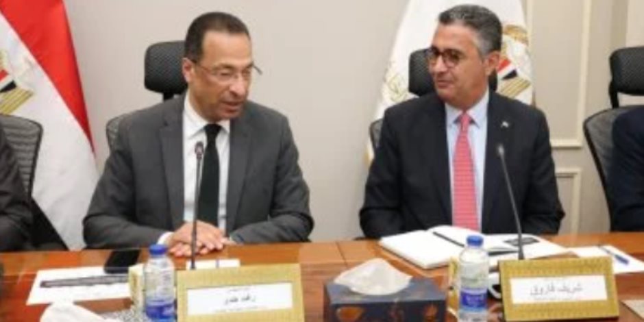 وزيرا التموين والاتصالات يتابعان منظومة كارت الخدمات الحكومية الموحد