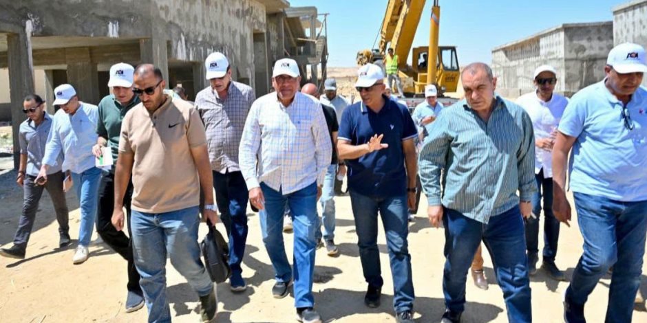 رئيس الهيئة العربية للتصنيع يتفقد ميدانيًا معدلات تنفيذ مشروعات المبادرة الرئاسية "حياة كريمة 1" بأسوان