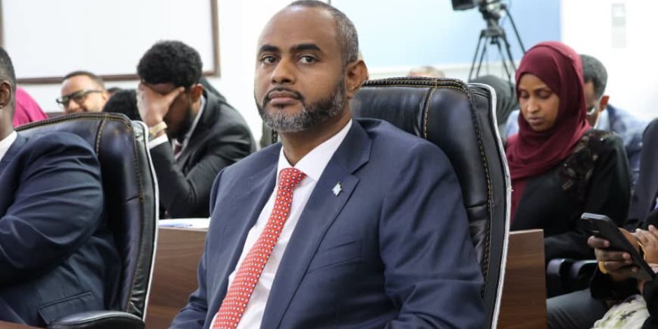 رئيس البرلمان العربي يهنئ عبد القادر محمد نور بمناسبة انتخابه رئيسًا لمجلس الشعب الفيدرالي الصومالي