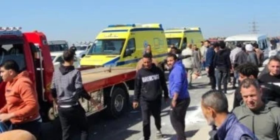 مصرع 15 عاملا وإصابة 22 فى تصادم سيارتي عمال بالدواويس بالإسماعيلية