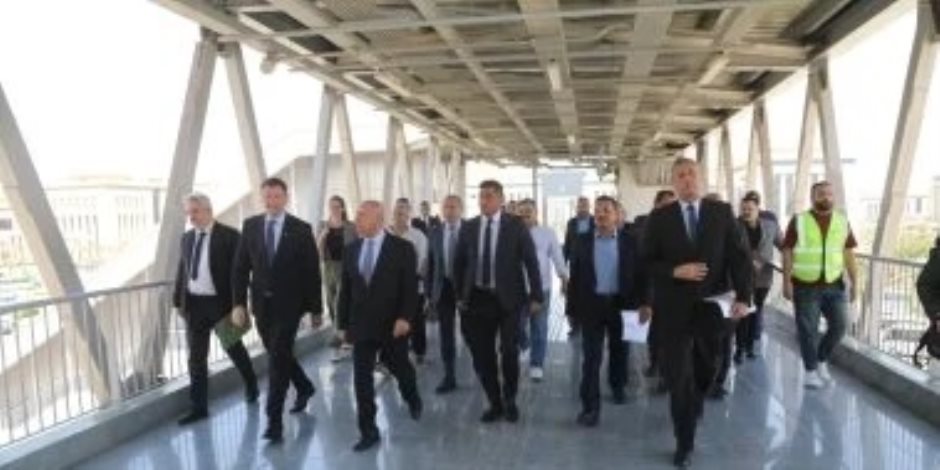 وزير النقل ونظيره المجري يتفقدان منظومة النقل الذكي بالعاصمة الجديدة