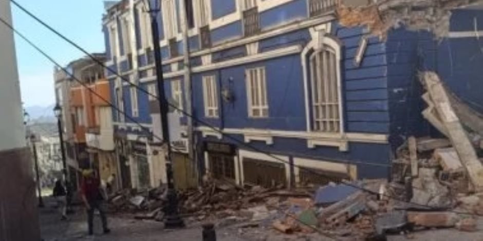 لحظة انهيار برج كاتدرائية مانيزاليس بعد زلزال كولومبيا.. فيديو